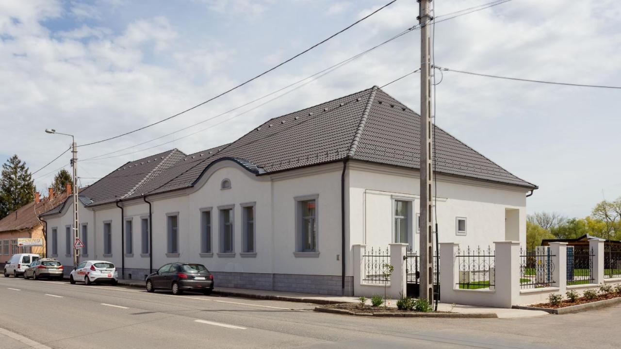 Notarius Vendégház Poroszló Esterno foto