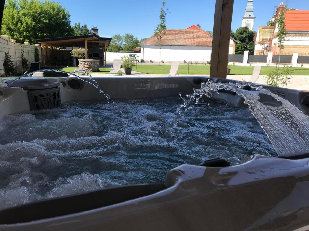 Notarius Vendégház Poroszló Esterno foto